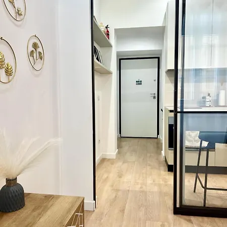 Pvr Luxury Apartment